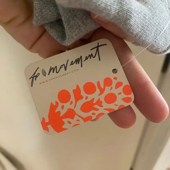 NWT Cropped Free People Movement Sweatshirt. Size XSmall - Picture 3 of 12